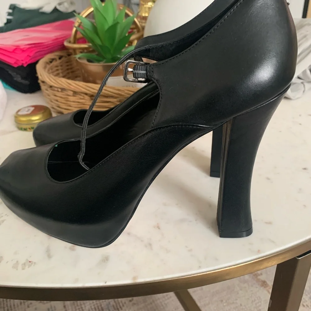 New BCBG Generation Black Heels sz 38.5 - Picture 5 of 6